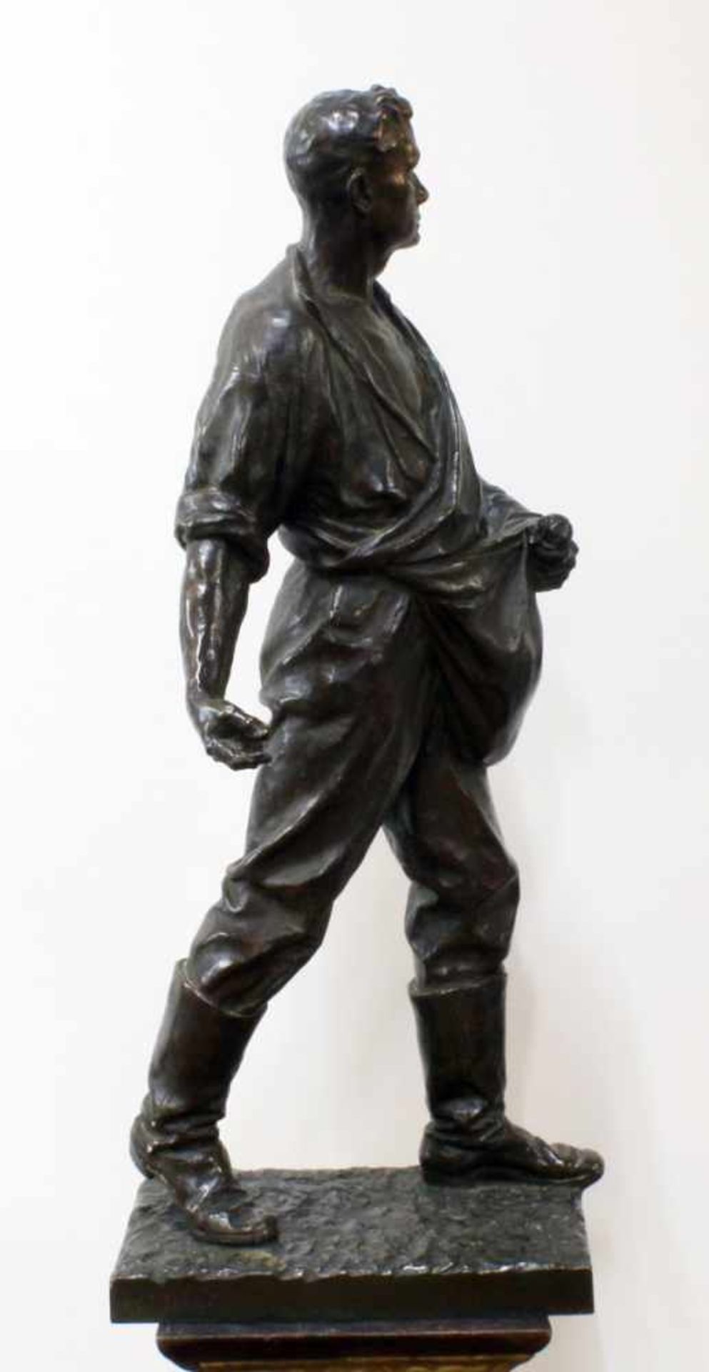 Große Bronzeskulptur "Neue Saat" - Adolf Jahn (1858-1941) Säender Bauer, Figur entworfen 1917, auf - Bild 2 aus 7