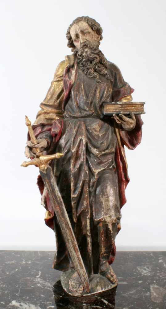Große Holzfigur - Apostel Paulus Polychrom - und goldstaffiert, antiquisiert, in der linken Hand
