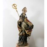 Große Holzfigur - Heiliger Urban von Langres Aufwendig geschnitzte Figur, in der rechten