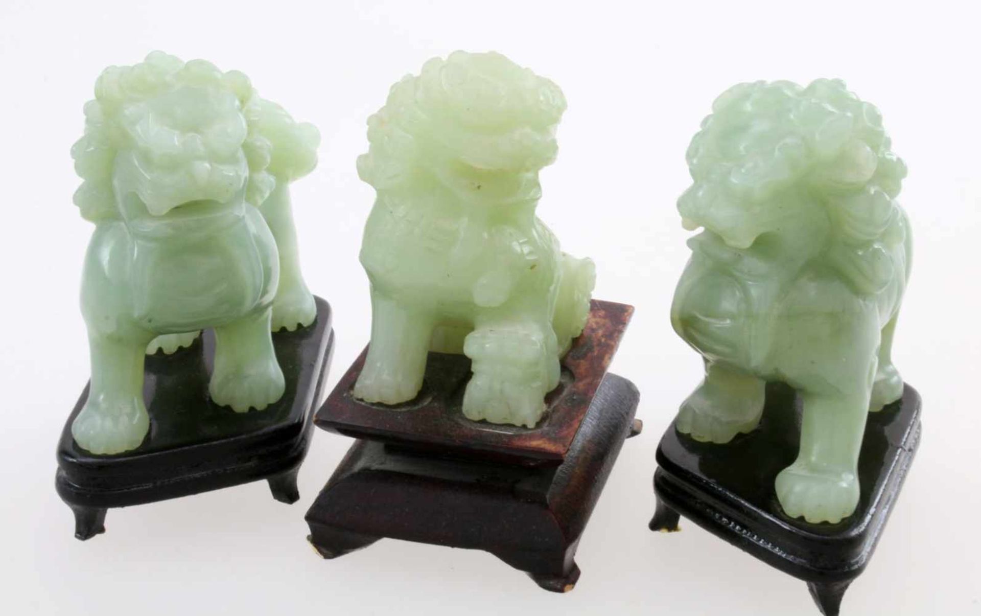 3 chinesische Tempelwächter - Fo - Hunde - Jade Feine Jadeschnitzerei, eine Figur sitzend, die - Bild 3 aus 3