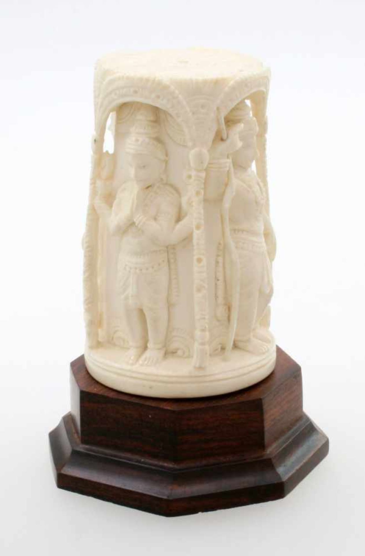 Religiöse Schnitzerei - Elfenbein - Goa um 1910 / 26 Darstellung von vier Figuren