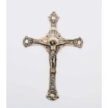 Silbernes Kruzifix - um 1900 Kleeblattkreuz, Punze 800, Reichsstempelung Hersteller OS. Kreuzarme