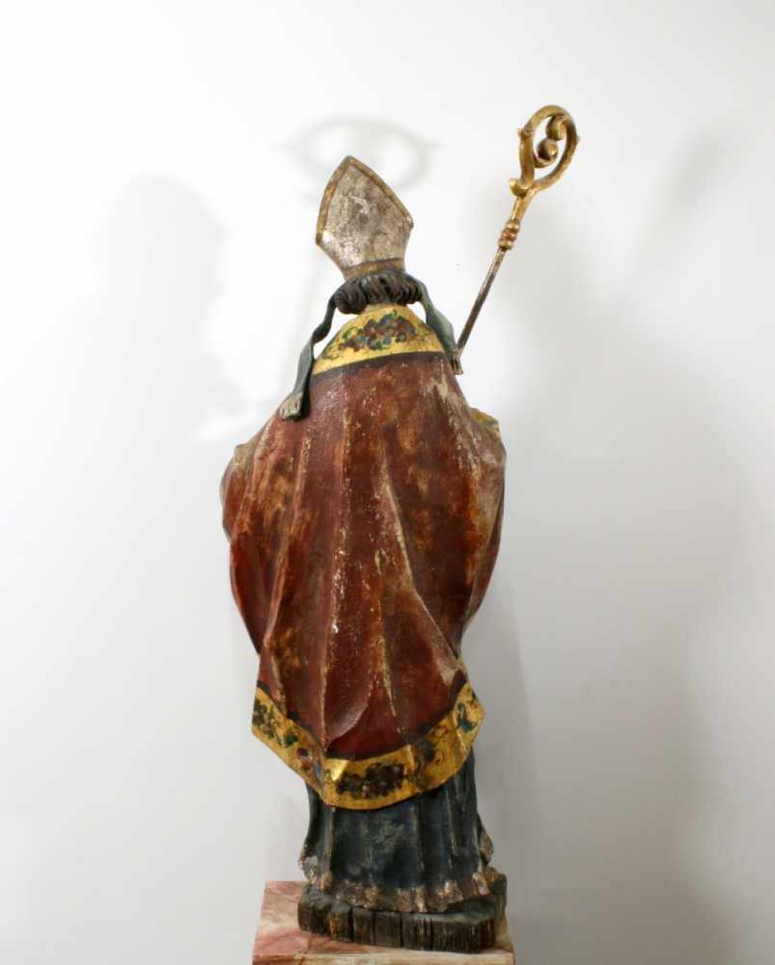 Große Holzfigur - Heiliger Urban von Langres Aufwendig geschnitzte Figur, in der rechten - Bild 3 aus 5