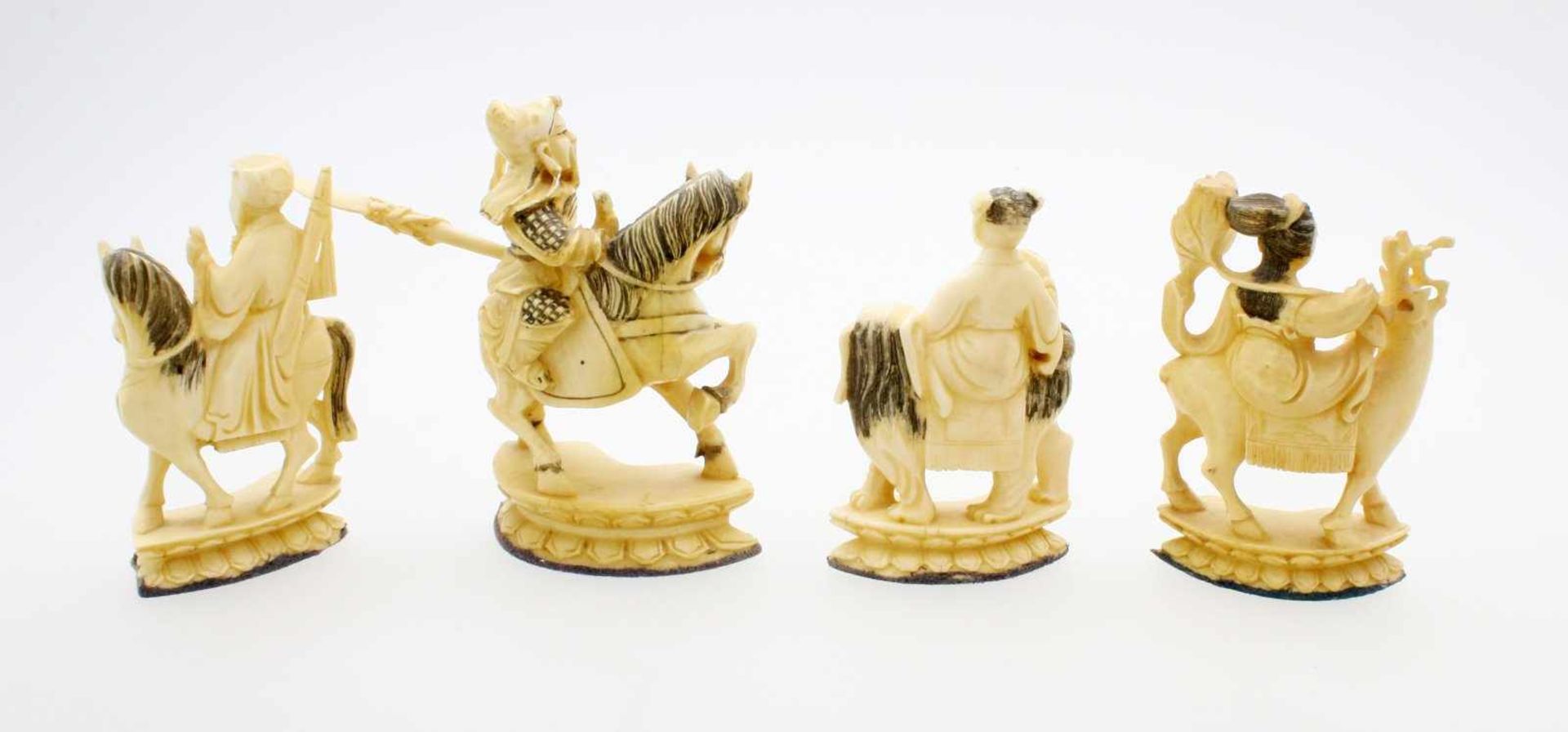 4 mythologische Figuren - Elfenbein - China - 19. Jahrhundert Figur 1: Frau auf Löwen reitend, - Bild 2 aus 3