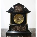 Schwere Japy Kaminuhr, um 1870 Massives, schwarzes Marmorgehäuse, Uhrwerk Japy Freres & Cie.,