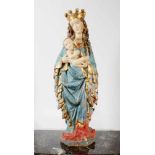 Große Holzfigur - Madonna mit Kind Polychrom - und goldstaffiert, Jesuskind mit Erdball in beiden