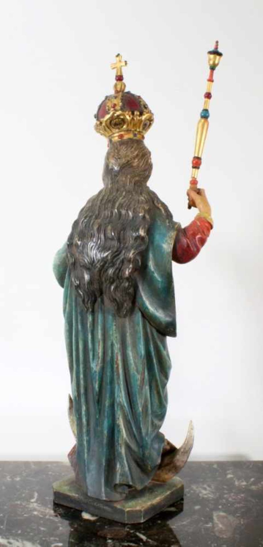 Große Holzfigur - Mondsichelmadonna mit Kind Polychrom - und goldstaffiert, Maria mit Zepter und - Bild 3 aus 4