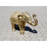 Vergoldeter, großer Elefant - Indien Festlich geschmückter Elefant, reich halbplastisch