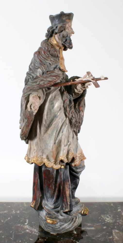 Große Holzfigur - Heiliger Franziskus Polychrom - und goldstaffiert, aufwendig geschnitzter Umhang - Image 2 of 4