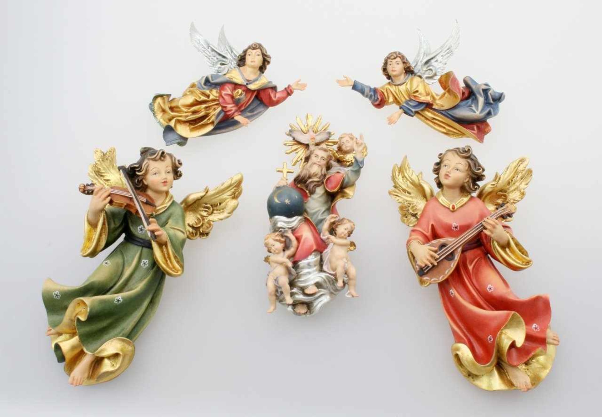 5 Krippenfiguren - Gott und Engel Fein polychrom- und goldstaffierte Figuren, jeweils 2