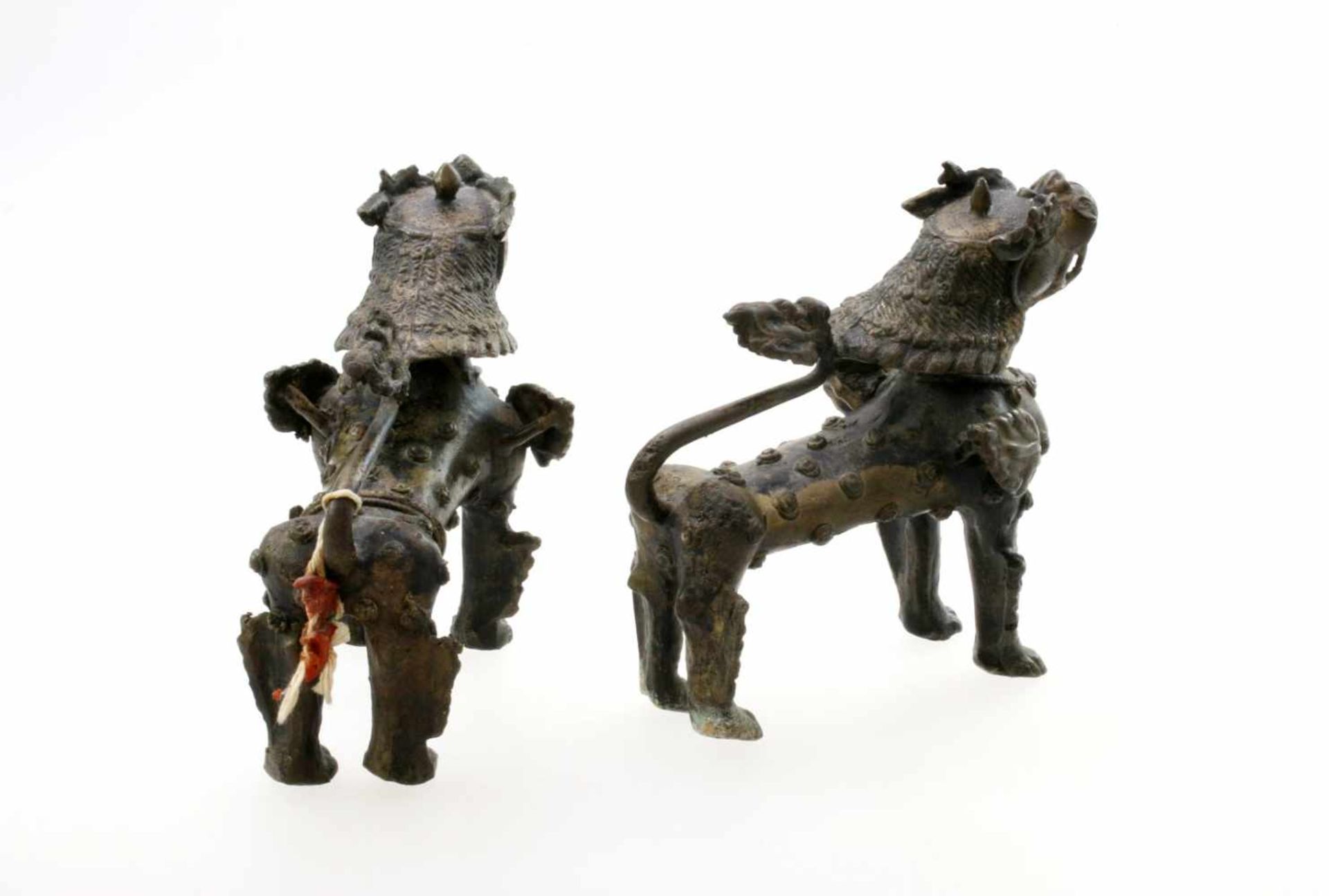 Paar Wächterlöwen - Fo Hunde Tibet Schwere Bronzefiguren, schöne Handarbeit. Maße: 15 x 15 cm. - Bild 2 aus 2