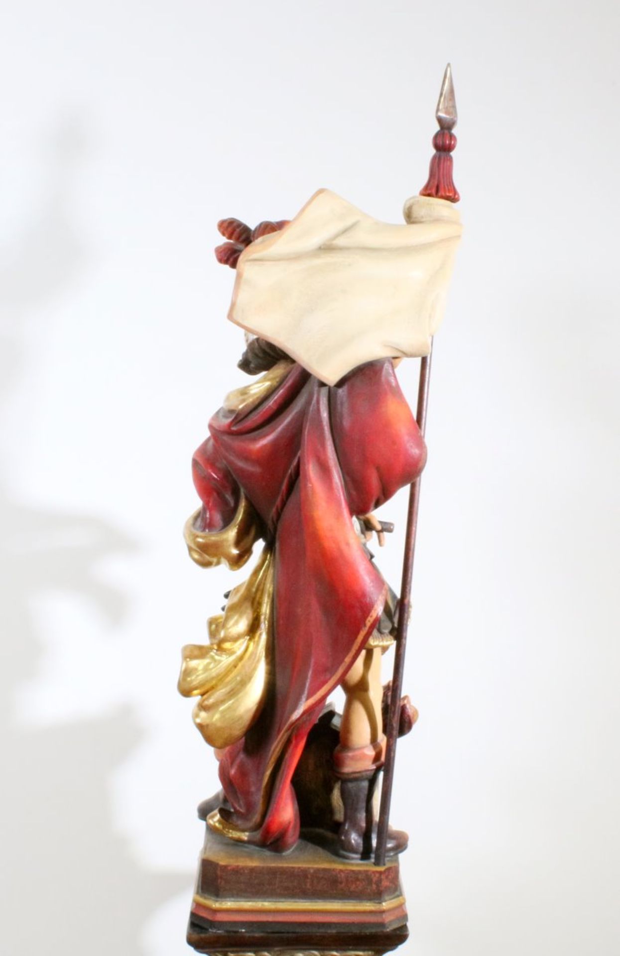 Große Holzfigur - St. Florian Polychrom- und goldstaffiert, äußerst aufwendig gearbeitete Figur, - Bild 3 aus 6