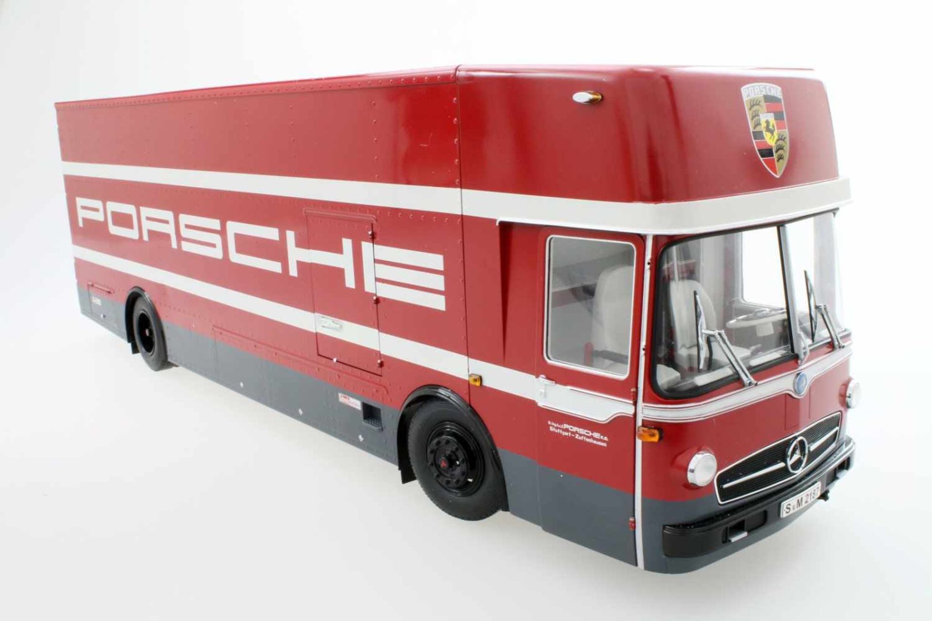 Schuco Porsche Renntransporter 1:18 Originalverpackt, absolut neuwertig, Schuco Art.Nr. 00323, - Bild 2 aus 7