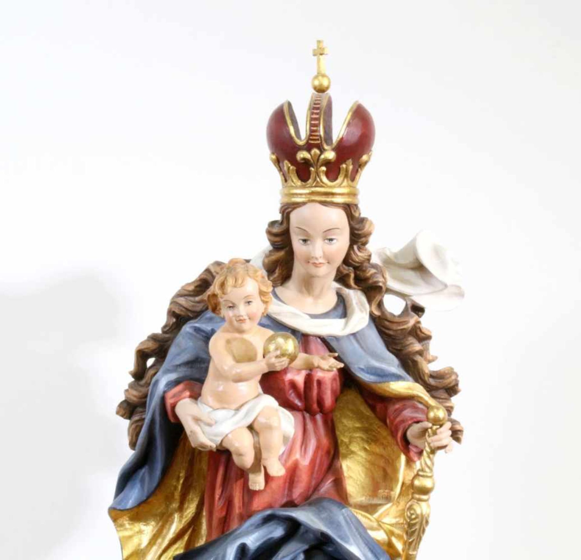 Große Holzfigur - Madonna mit Kind Polychrom- und goldstaffiert, fein geschnitzte Darstellung, in - Bild 5 aus 5