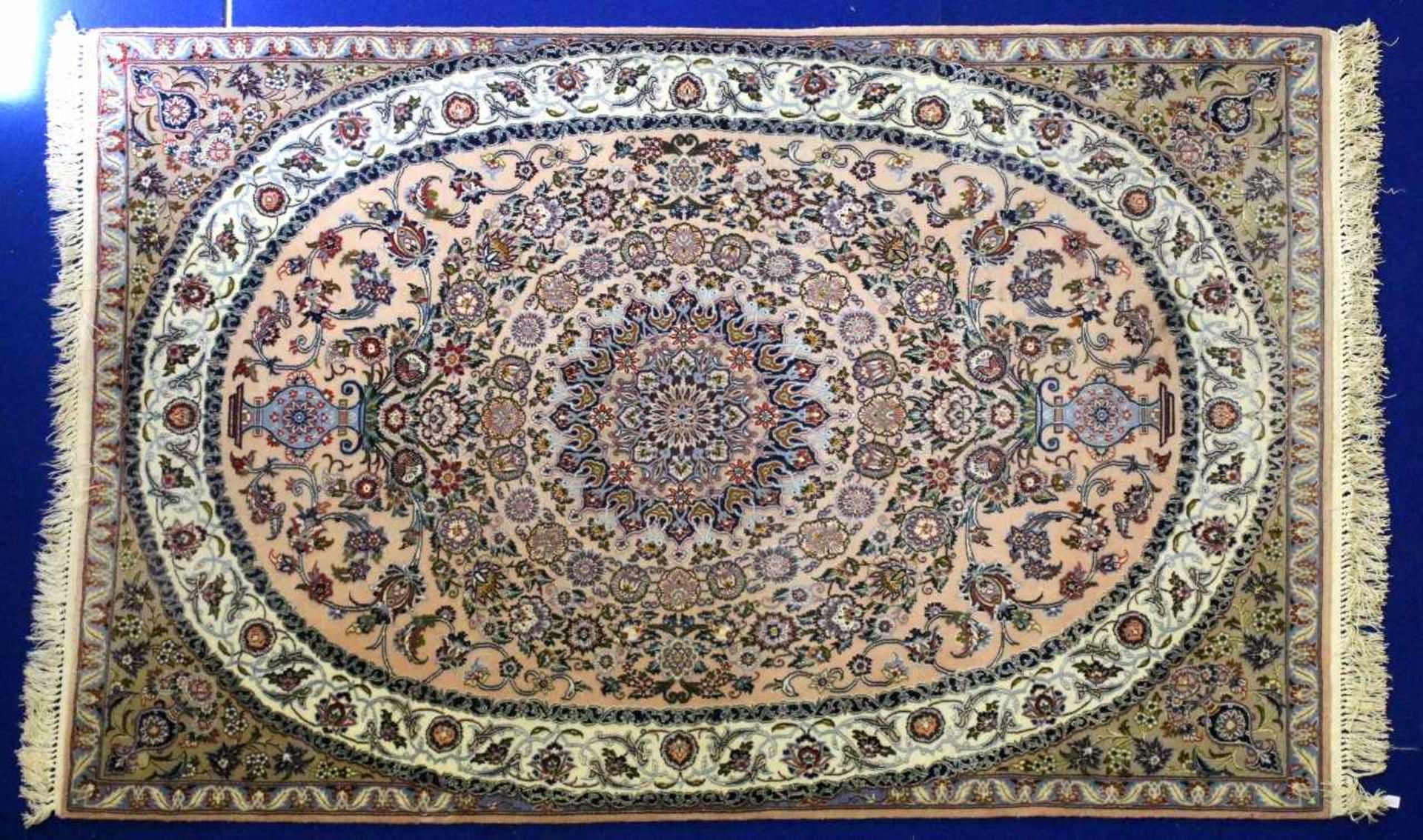Isfahan - Persien - Wolle mit Seide auf Seide Großes Rundmedaillon mit 2 Blumenvasen - selten,