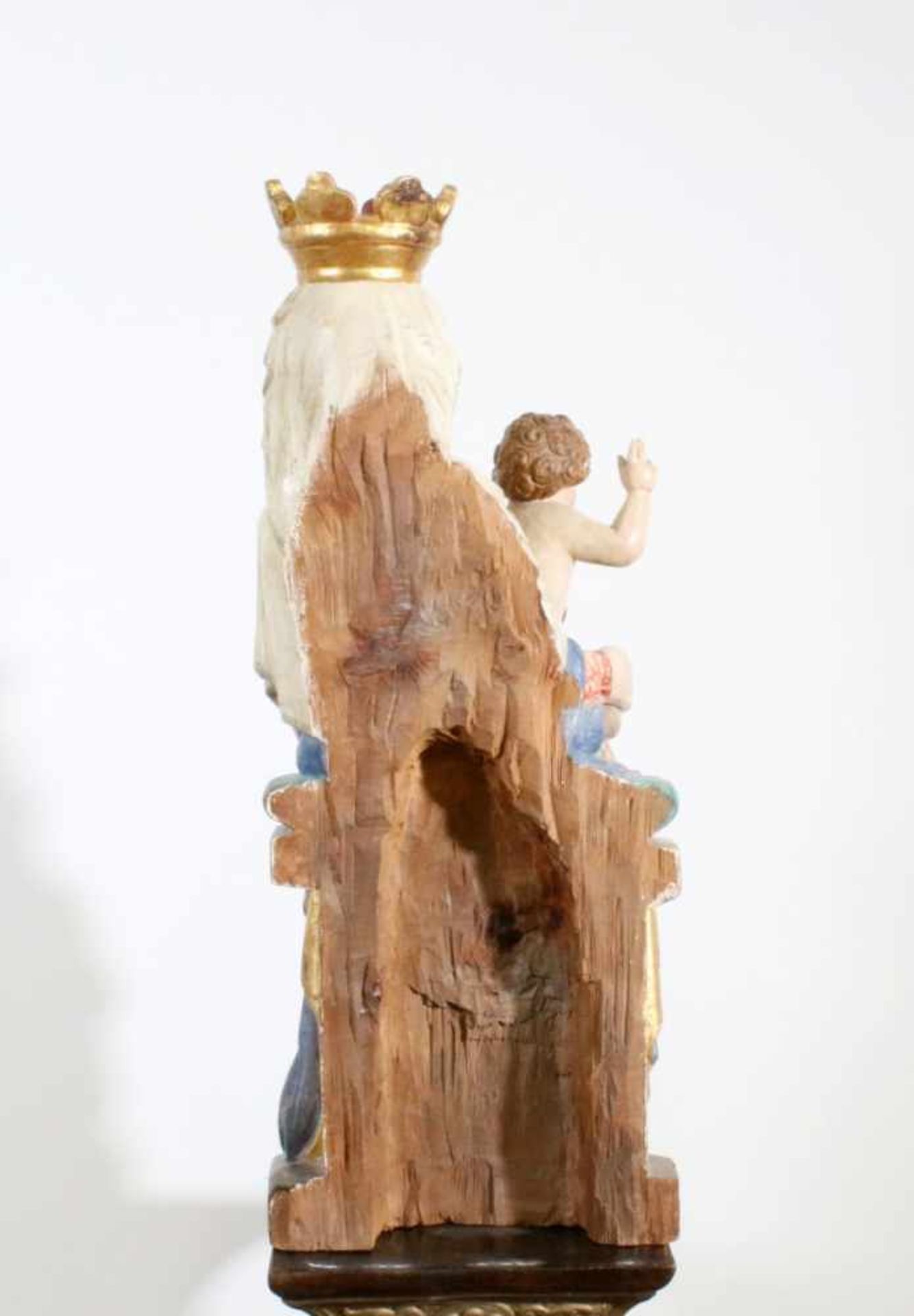 Große Holzfigur - romanische Madonna mit Kind Polychrom- und goldstaffiert, antikisiert, Jesuskind - Bild 3 aus 5