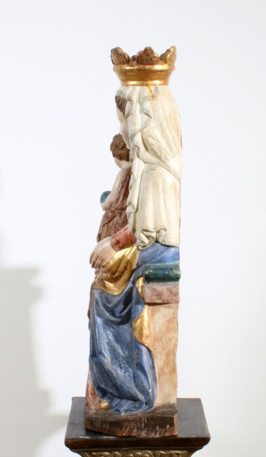 Große Holzfigur - romanische Madonna mit Kind Polychrom- und goldstaffiert, antikisiert, Jesuskind - Bild 2 aus 5