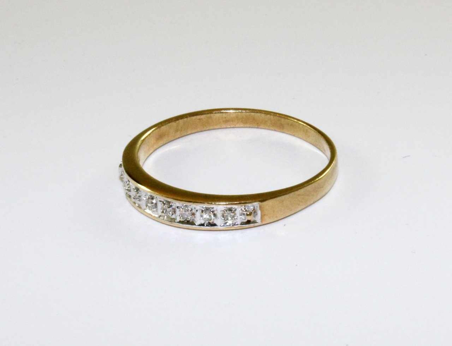 Gelbgold-Brillantring GG 333, Ring besetzt mit 8 Brillanten (8/8 Schliff), Ringgröße 62. Gewicht: