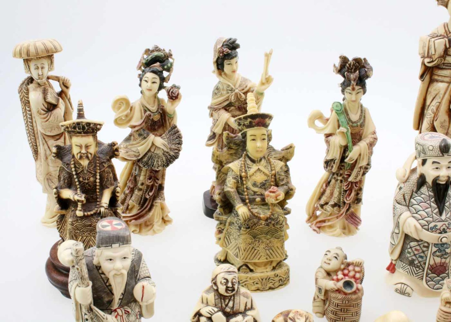 11 Figuren und 5 Netsukes - China Traditionelle Darstellungen von männlichen und weiblichen, - Bild 5 aus 5