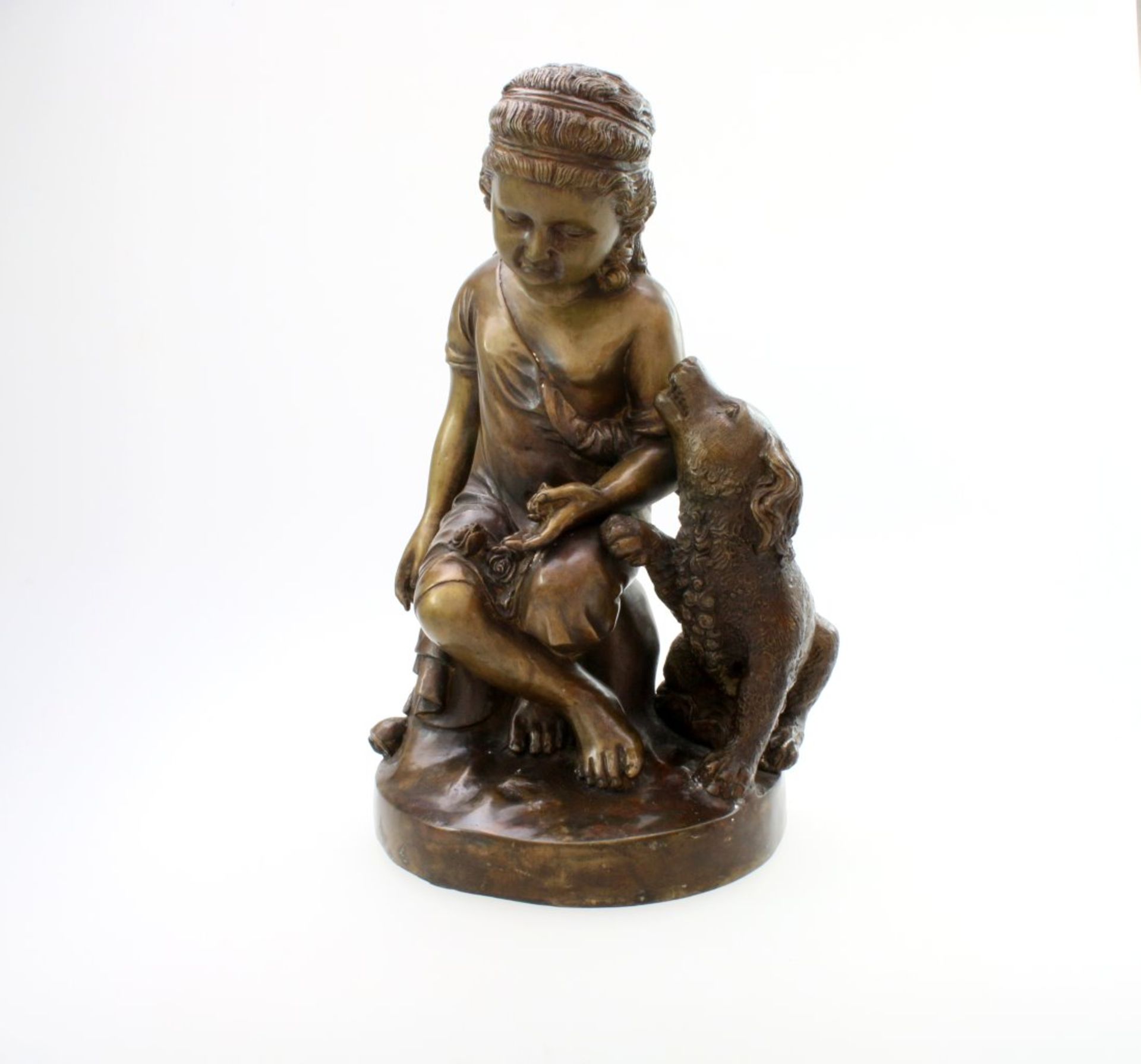 Bronzefigur "Mädchen mit Hund" Feine, detaillierte Arbeit, empathische Darstellung eines traurigen