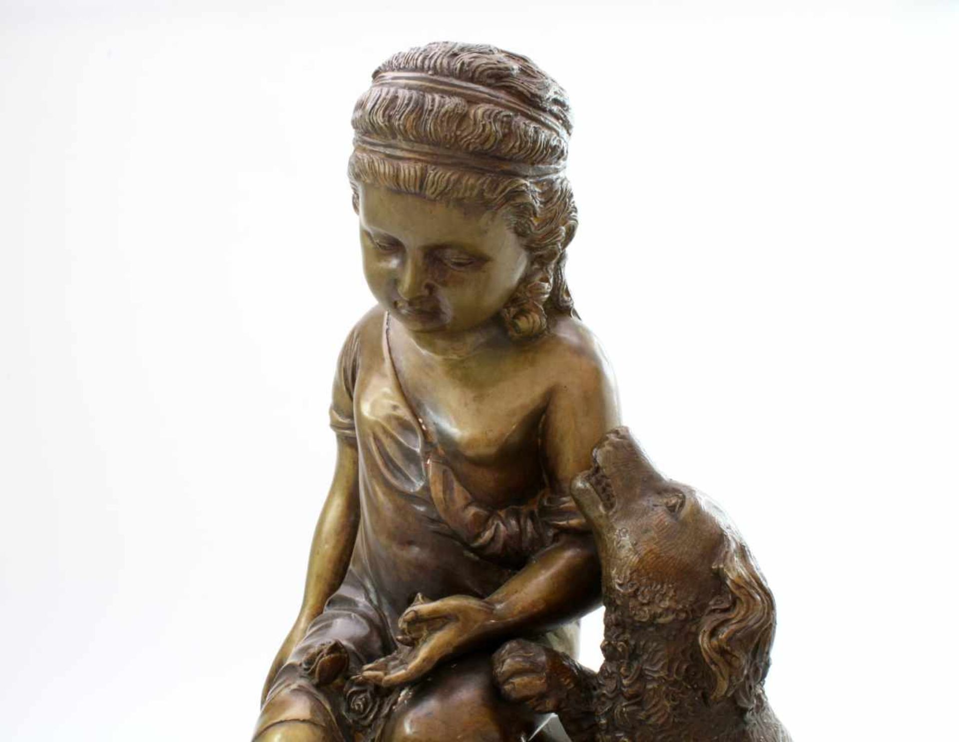 Bronzefigur "Mädchen mit Hund" Feine, detaillierte Arbeit, empathische Darstellung eines traurigen - Bild 5 aus 5