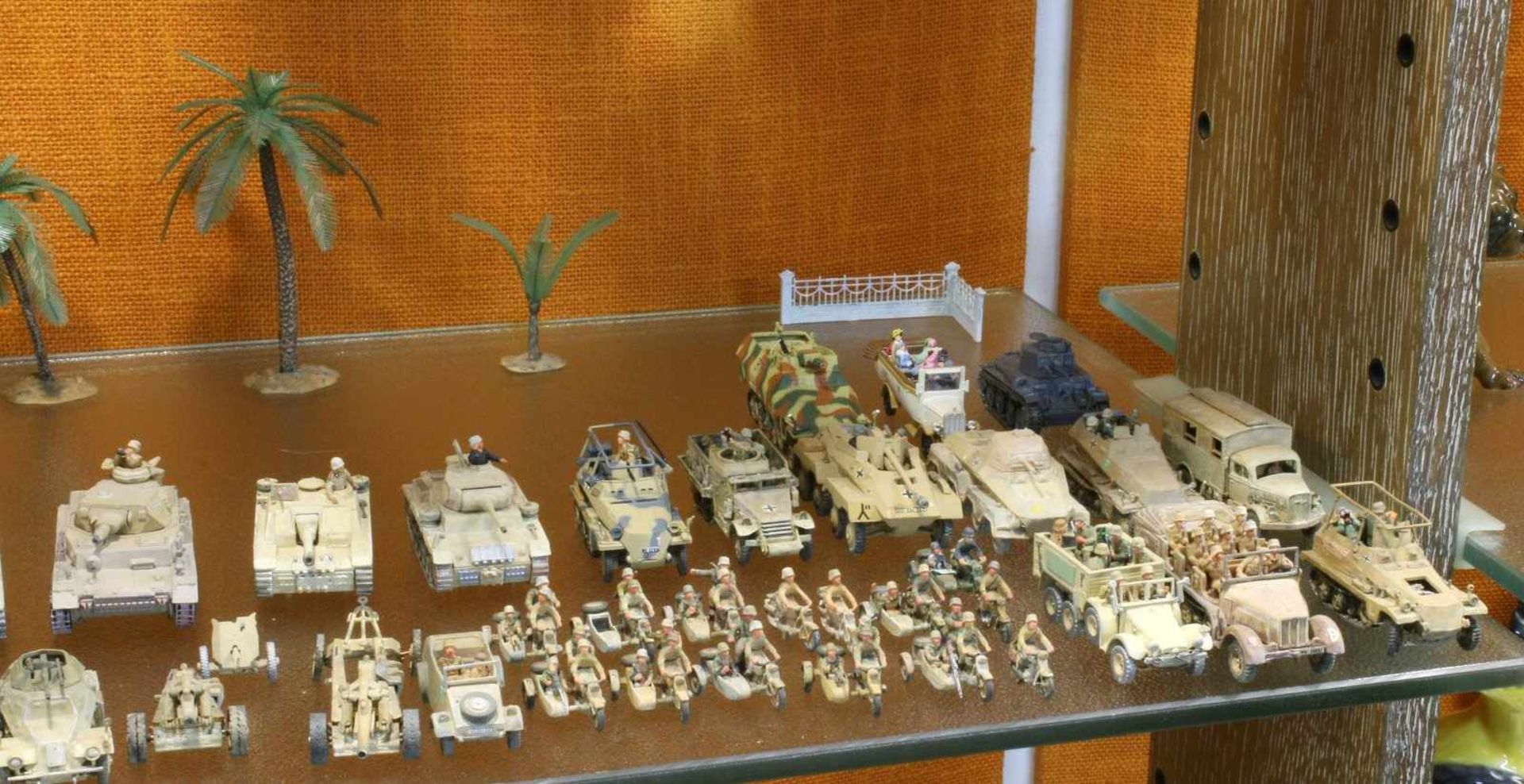 56 Fahrzeuge, Figuren u.a. Deutsches Afrikachor Roca u.a. Panzer, gepanzerte Fahrzeuge, - Bild 3 aus 4