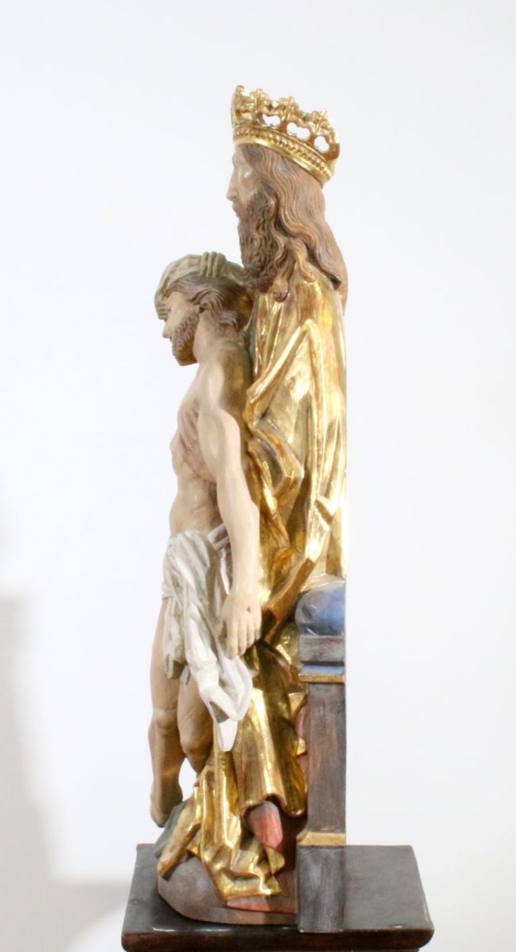 Große Holzfigur - Gottvater mit Jesus Polychrom- und goldstaffiert, Gottvater hält Jesus in den - Bild 2 aus 5