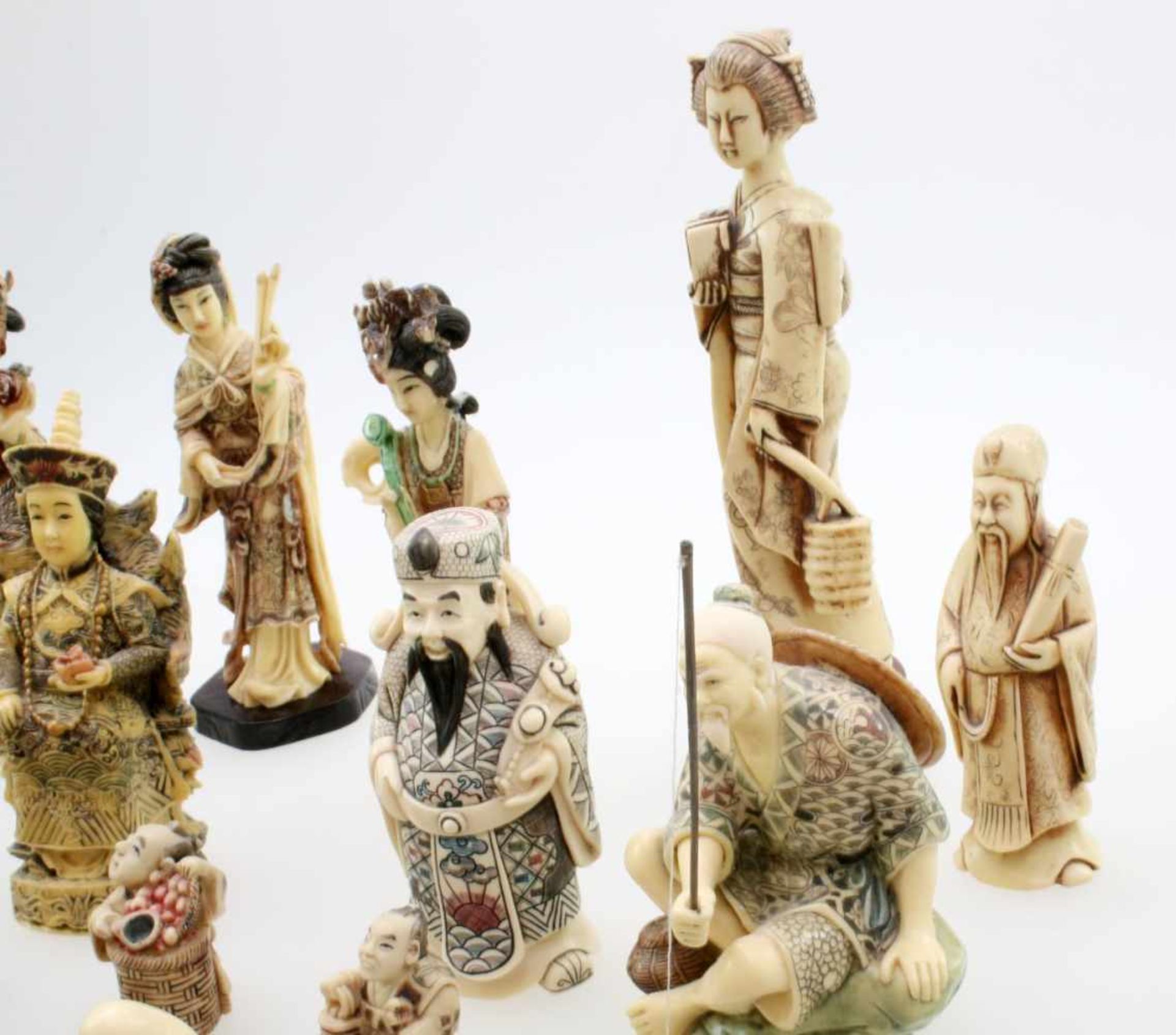 11 Figuren und 5 Netsukes - China Traditionelle Darstellungen von männlichen und weiblichen, - Bild 4 aus 5