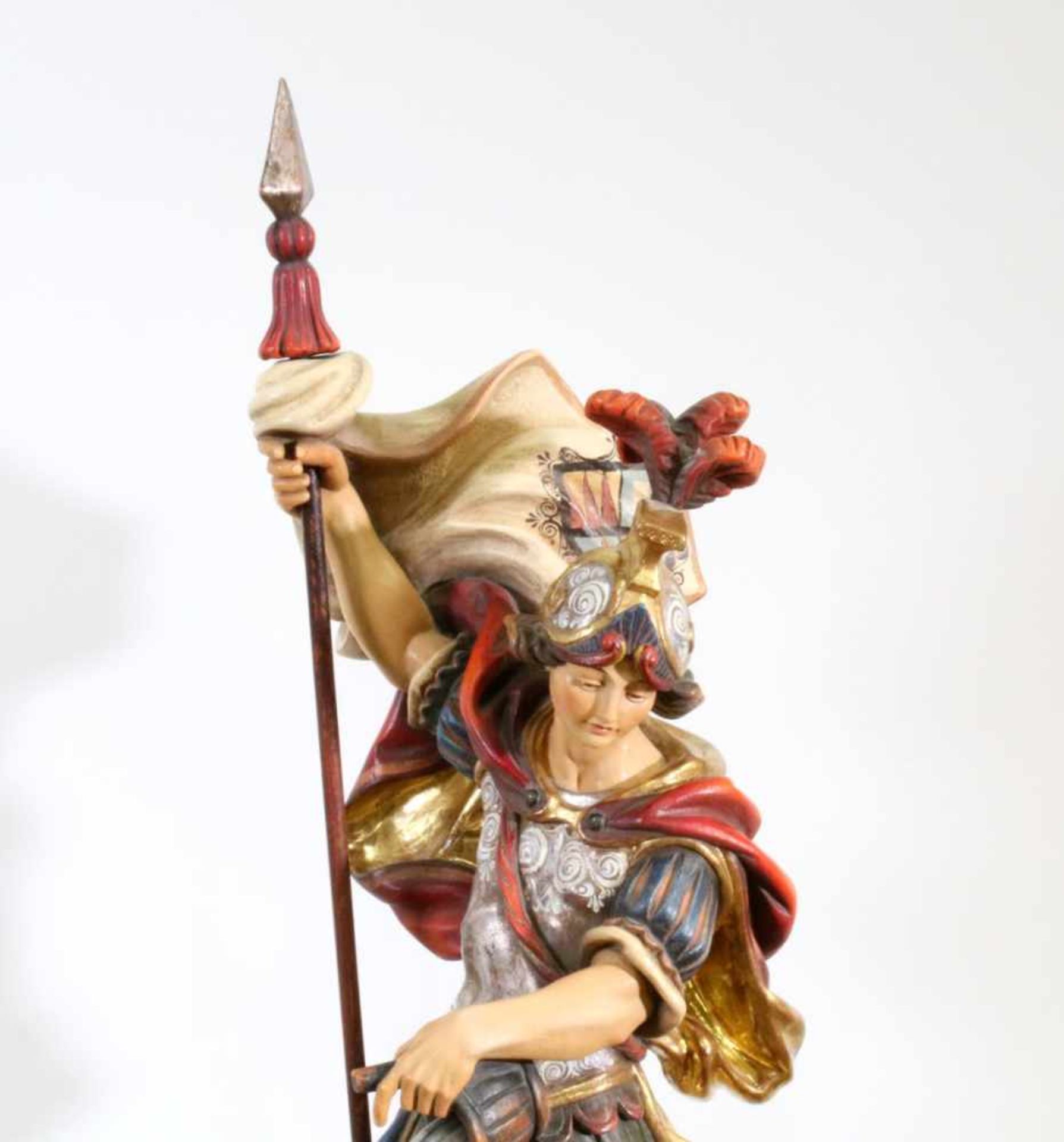 Große Holzfigur - St. Florian Polychrom- und goldstaffiert, äußerst aufwendig gearbeitete Figur, - Bild 5 aus 6