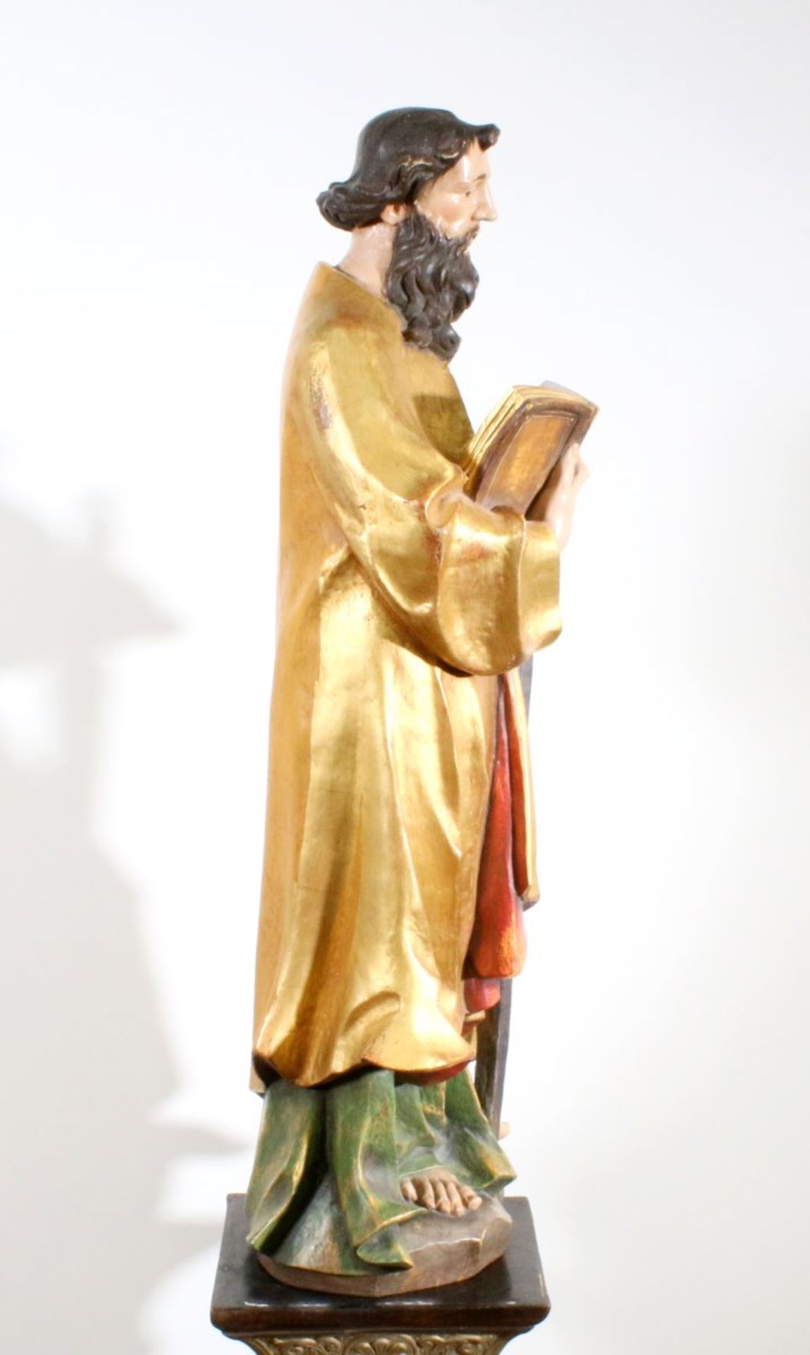 Große Holzfigur - Heiliger Paulus Polychrom- und goldstaffiert, in der rechten Buch, in der linken - Bild 4 aus 5