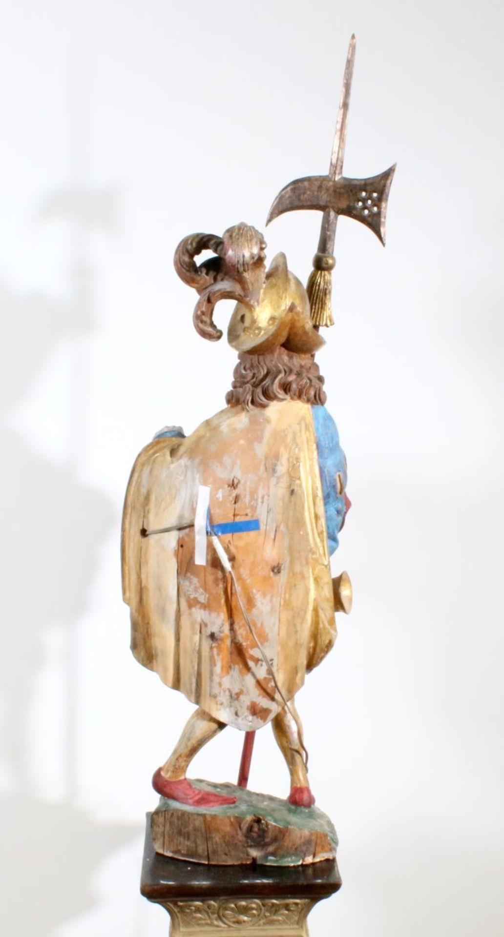 Große Holzfigur - Nachtwächter Polychrom- und goldstaffiert, Nachtwächter mit Hellebarde und - Bild 3 aus 4