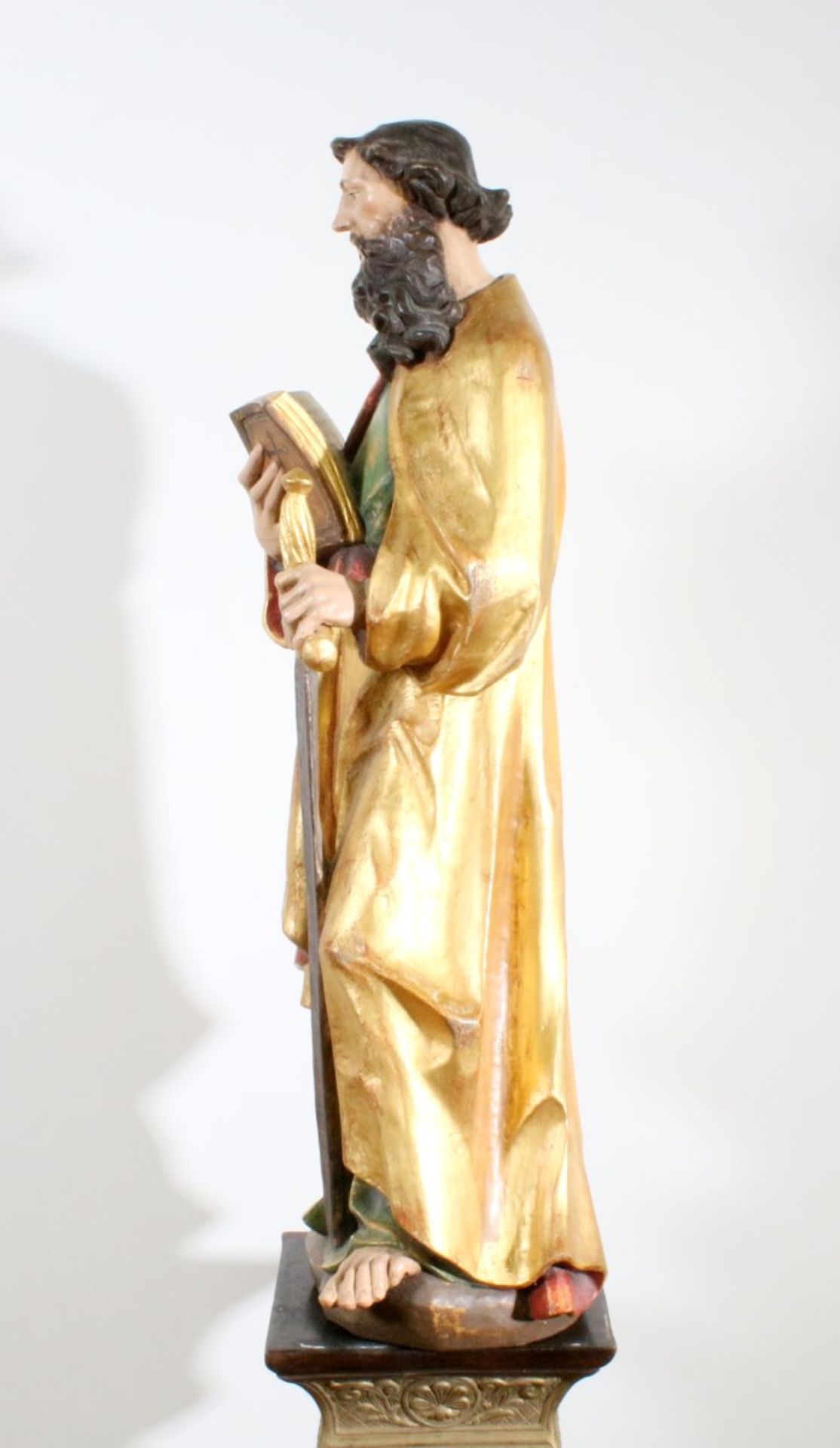 Große Holzfigur - Heiliger Paulus Polychrom- und goldstaffiert, in der rechten Buch, in der linken - Bild 2 aus 5