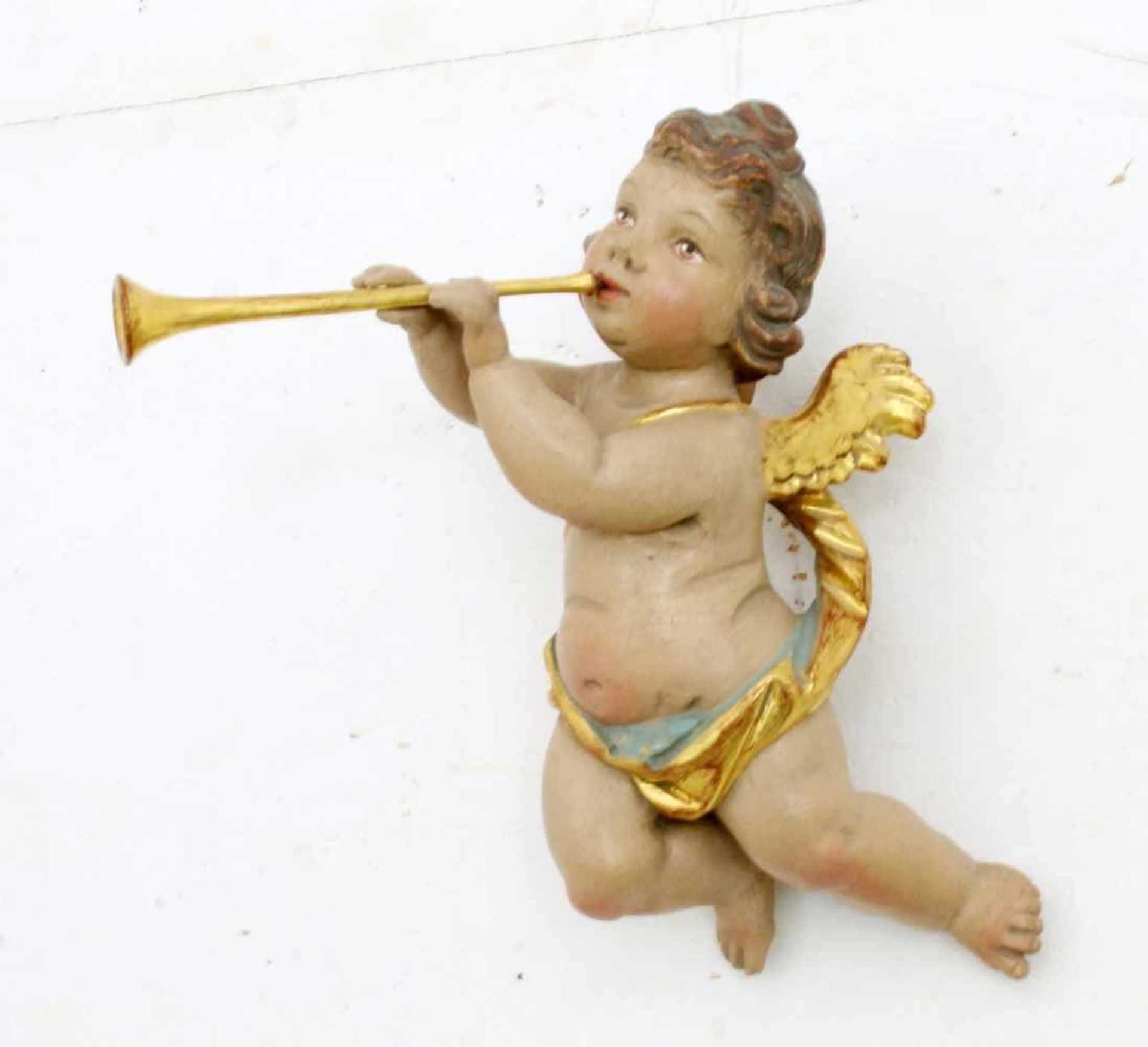 Holzfigur - Posaunenengel Polychrom- und goldstaffiert, antikisiert - Krakelee, vollplastisch, - Bild 3 aus 4
