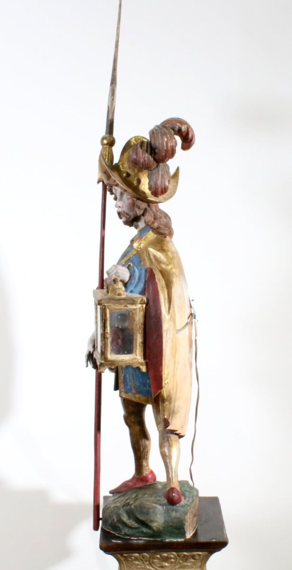 Große Holzfigur - Nachtwächter Polychrom- und goldstaffiert, Nachtwächter mit Hellebarde und - Bild 2 aus 4