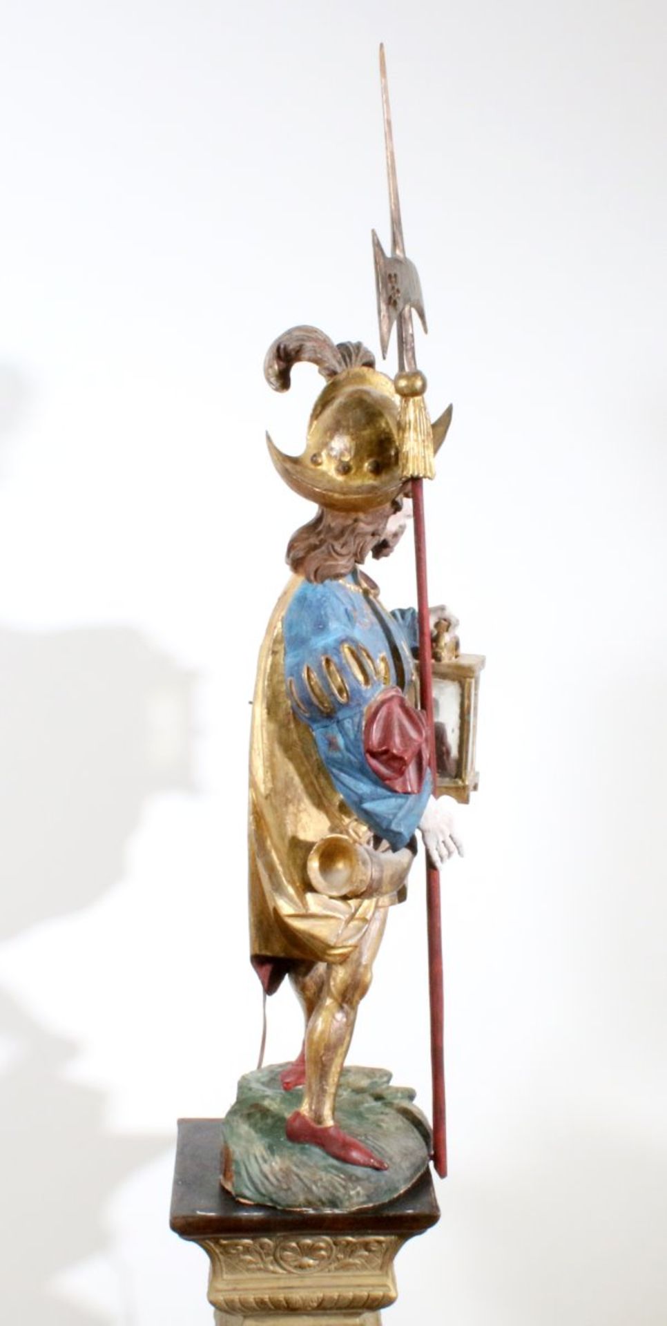 Große Holzfigur - Nachtwächter Polychrom- und goldstaffiert, Nachtwächter mit Hellebarde und - Bild 4 aus 4