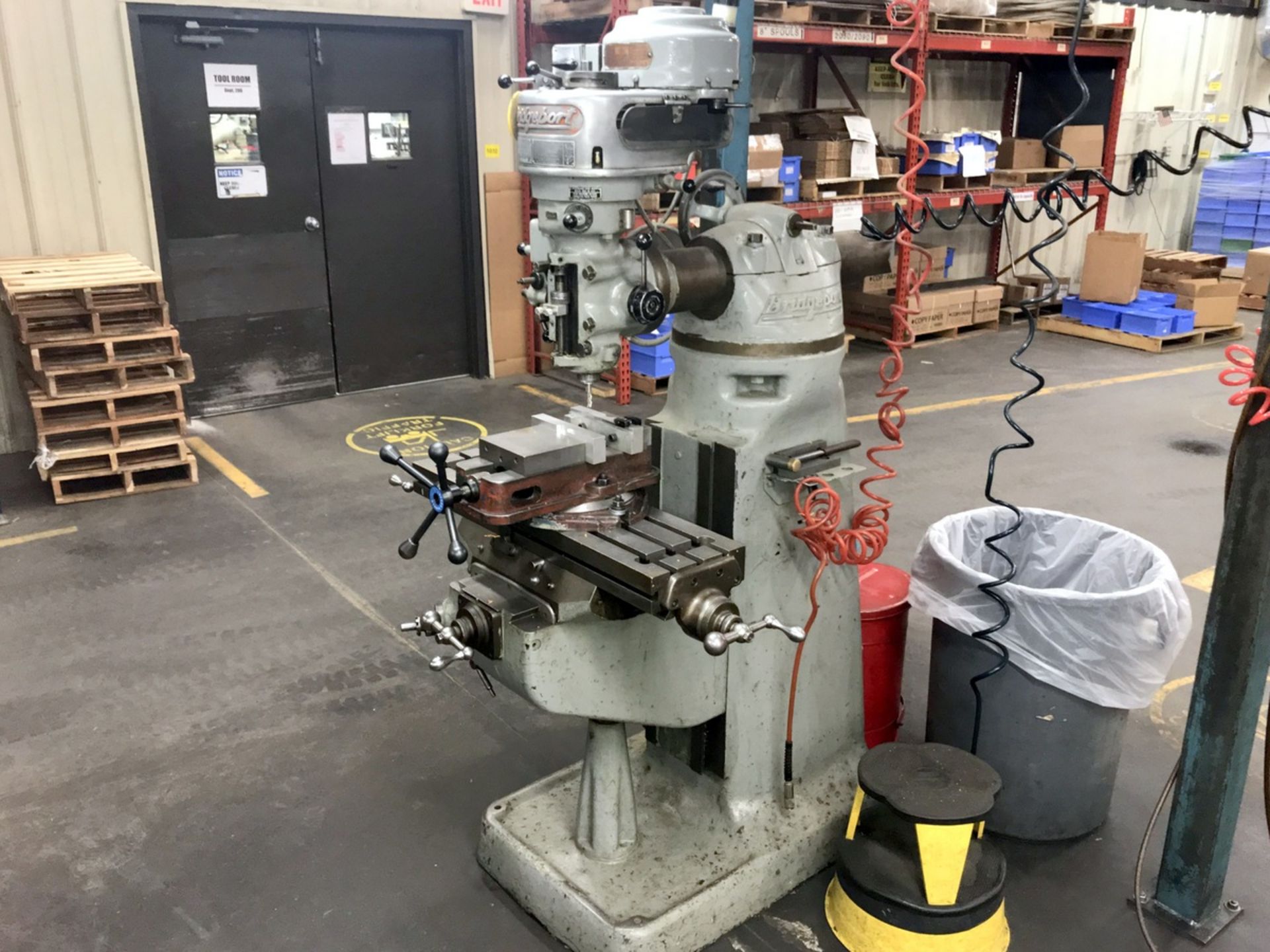 Bridgeport 1Hp Vertical Milling Machine - Image 2 of 11