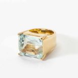 An 18 carat gold and aquamarine ring Early 21st century Centered by a rectangular facetted