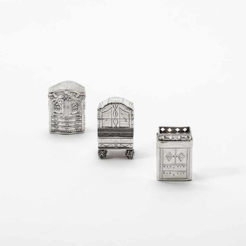 Three Dutch silver 'loderein' snuff boxesOne with indistinct maker's mark, date letter 1820; one