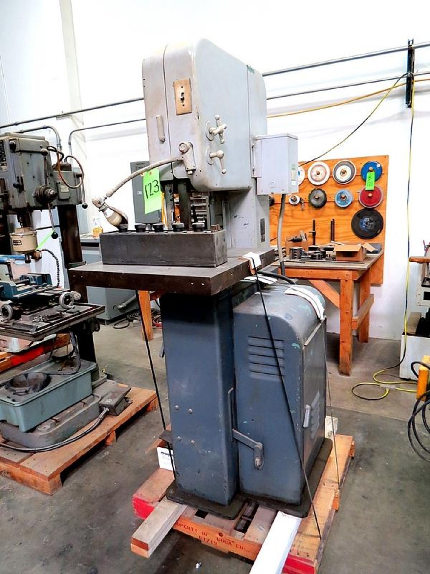 DO ALL METAL MASTER VERTICAL BAND SAW