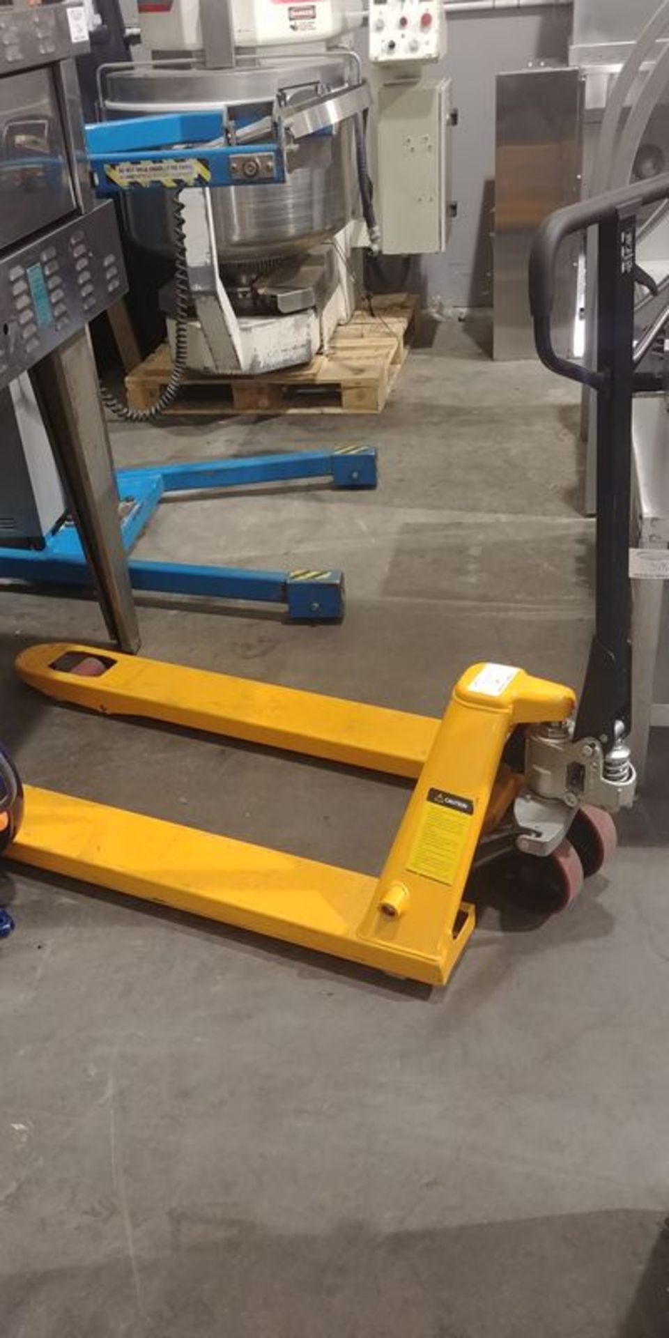 Like New 2500 KG Pallet Jack