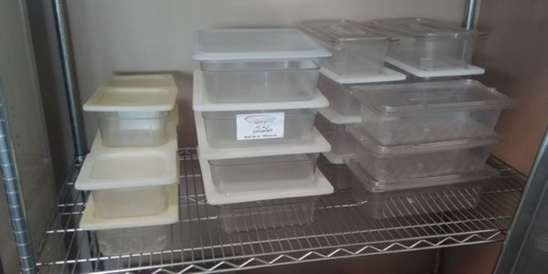 23 Cambro Containers with Lids