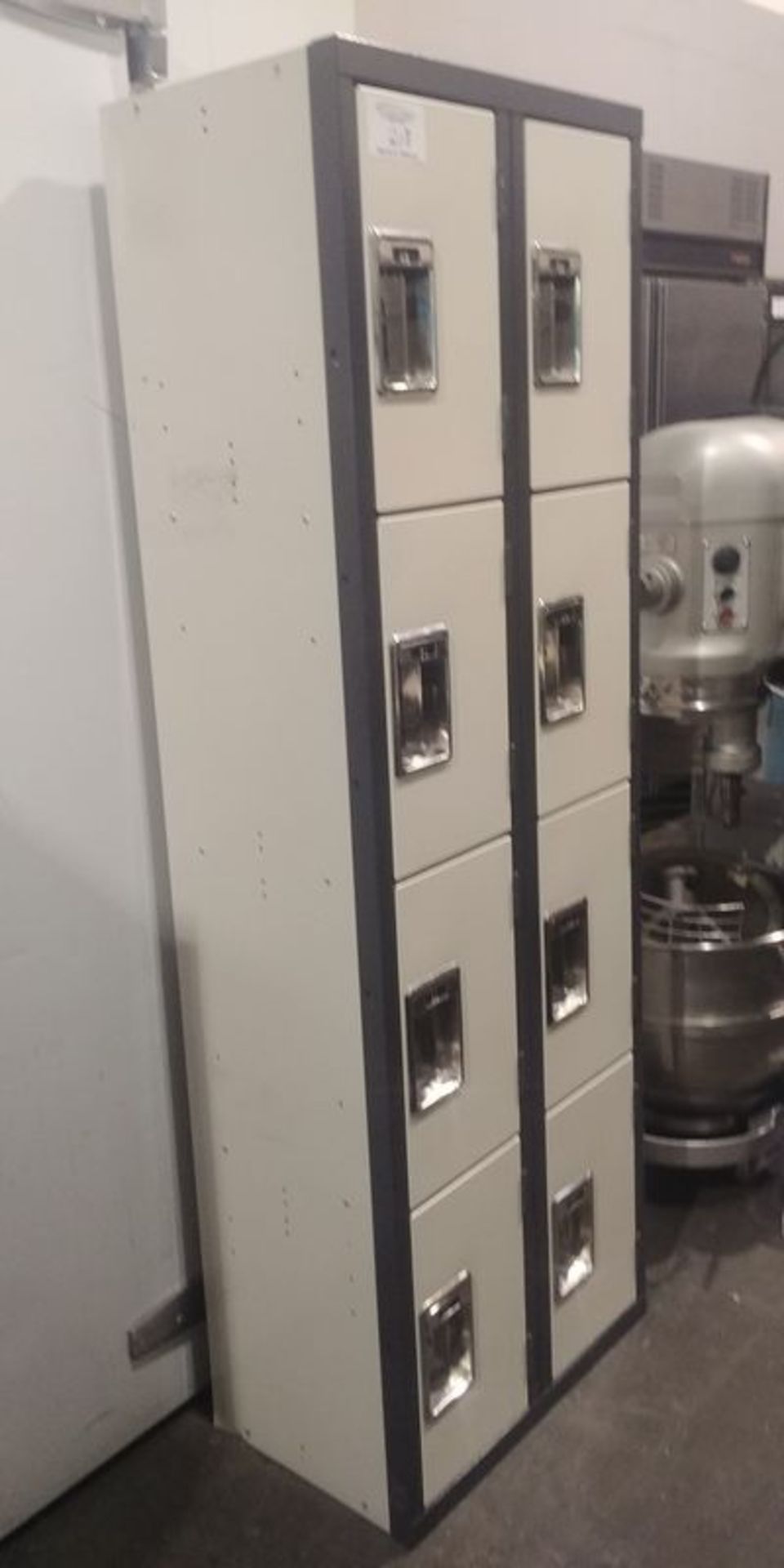 Bank of 8 Lockers