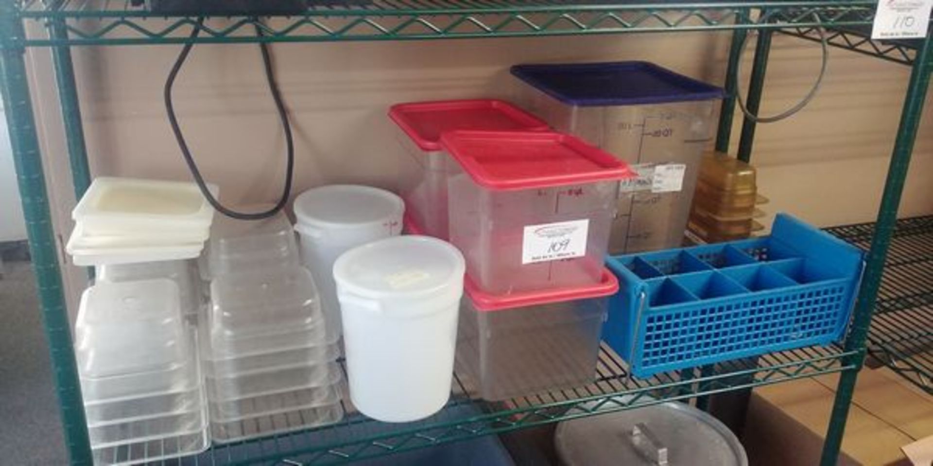 Shelf Lot of Mixed Cambro Items