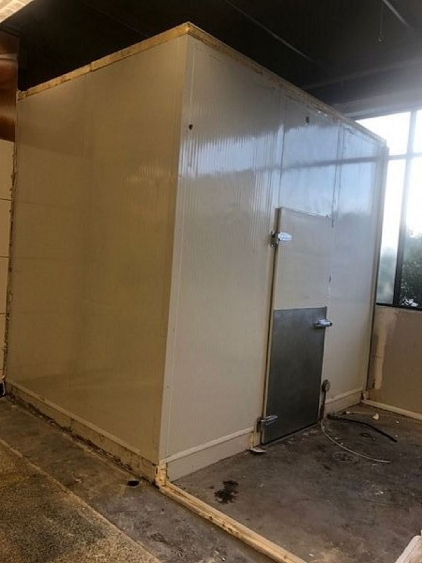 109 x 135 " Walk in Cooler Box with lights - No Refrigeration