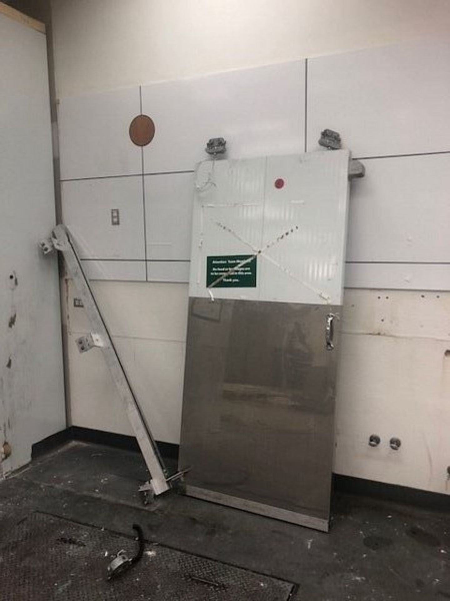 110 x 122 Walk in Cooler Box with Sliding Door and Lights - No Refrigeration - Image 2 of 3