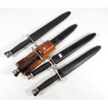 Four Swiss bayonets with ribbed black grips and scabbards (4).