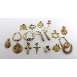 A quantity of 18ct and 9ct gold jewellery to include stud earrings,
