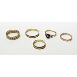 Three 9ct gold wedding bands, size X,
