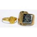 An 18ct yellow gold lady's signet ring initialled to the oval platform, size O,