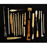 A group of late 19th/early 20th century sewing items to include six bone crochet hooks,